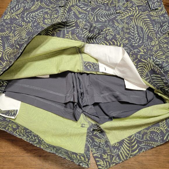 Duluth Trading Co Green Leaves Skort - Size 16 - Picture 3 of 5